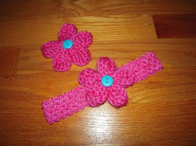 Handmade pair of knit pink flower clippies w/ headband