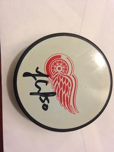 Detroit Red Wing Autographed Puck