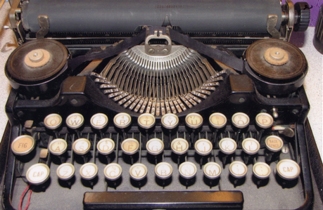 Underwood 3 Bank - Antique Typewriter (1920)