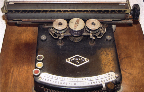 Frolio 5 - Antique Typewriter 
