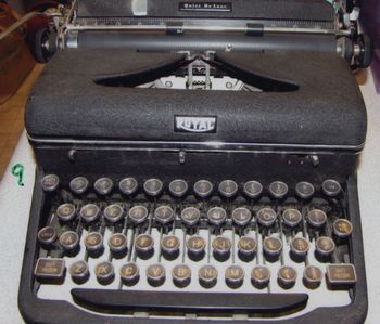 Royal Quiet Deluxe - Antique Typewriter