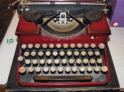 Royal - Antique Typewriter (2 tone - Red)