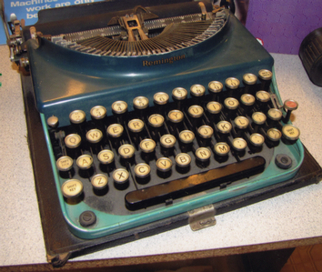 Remington (2 tone green) Antique Typewriter