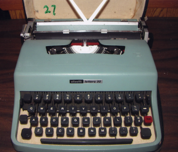 Olivetti 'Lettera 32' - Antique Typewriter
