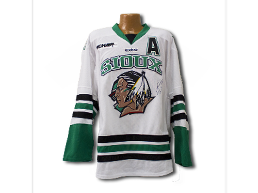 jonathan toews fighting sioux jersey