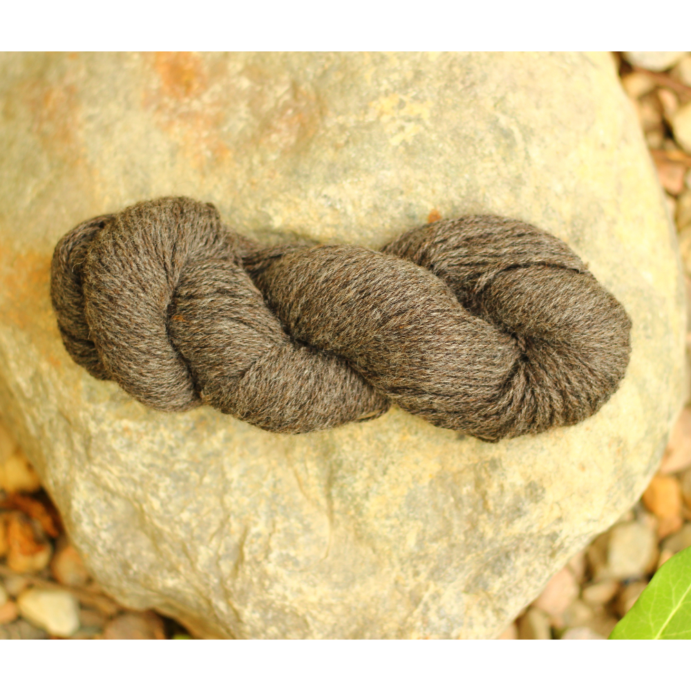 Gift basket of 2 skeins of Ferme Sol wool yarn