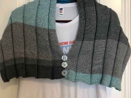 Hand-knit wrap / chaplet