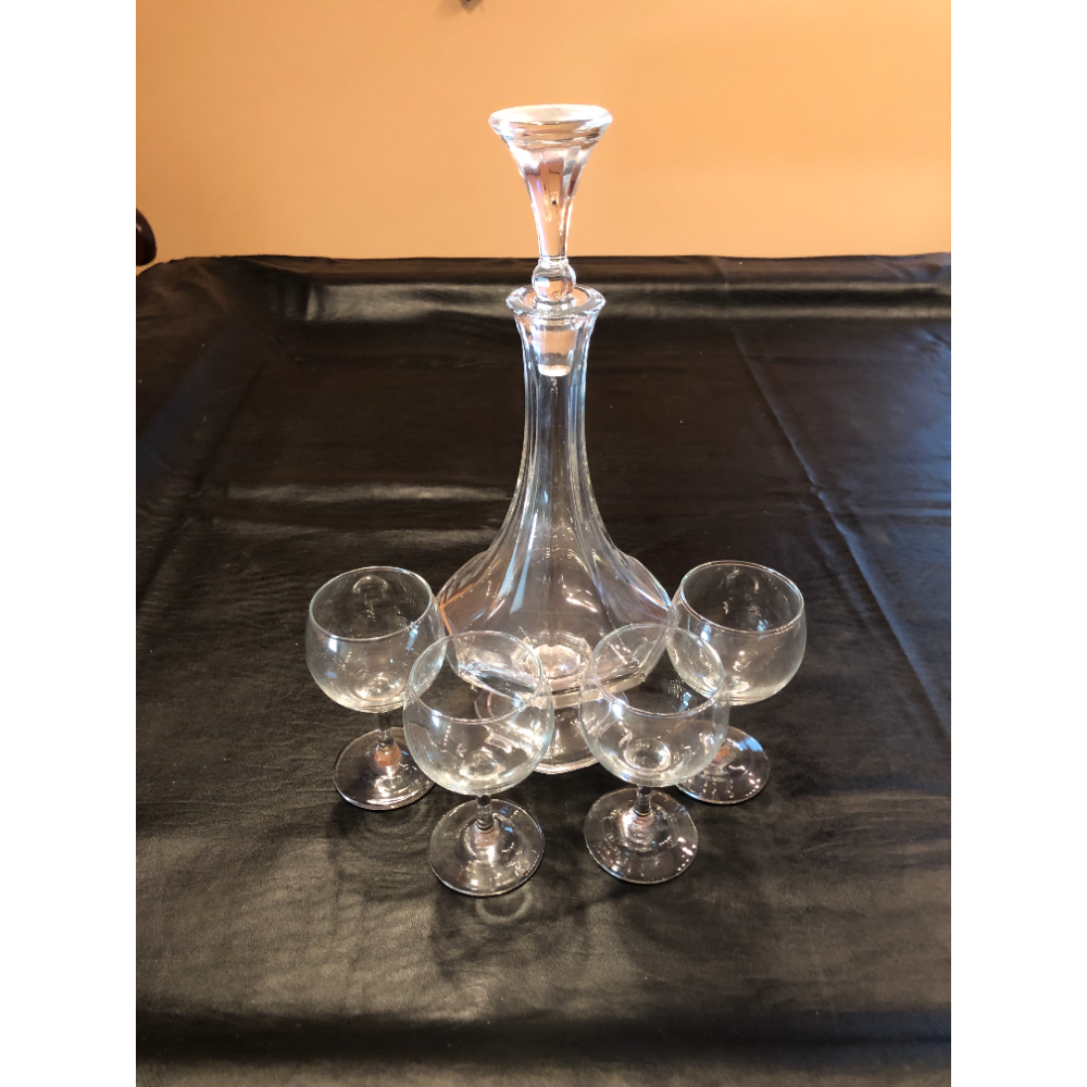 Wine Decanter with Glasses