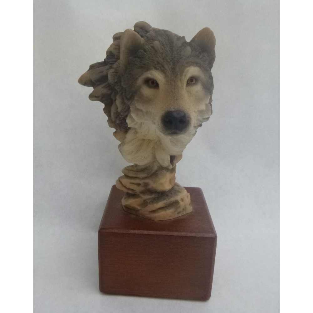 Small Wolf-Keene Eye Statue