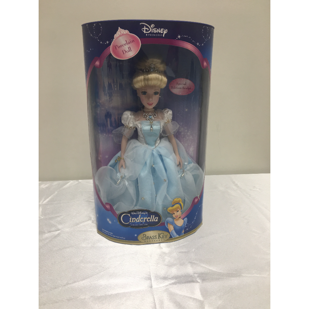 2005 Disney 16" Cinderella Porcelain Doll Collectable 