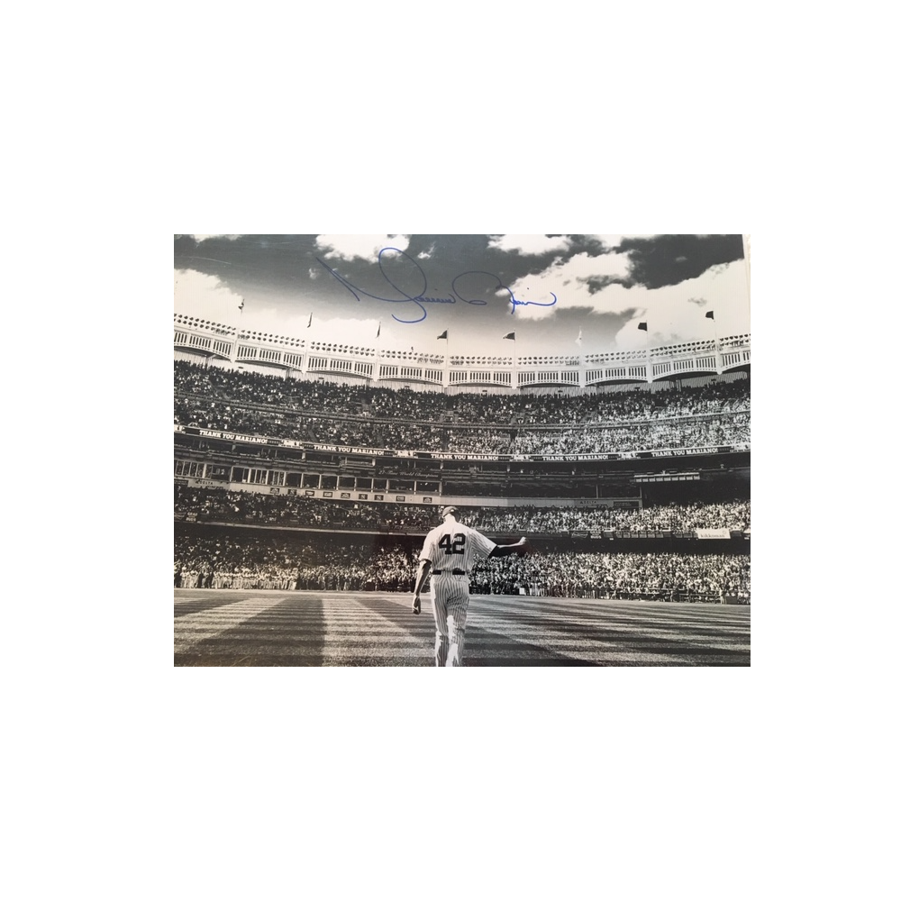 Mariano Rivera NY Yankees autographed 11x14 Photo.