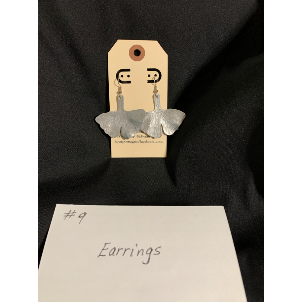 Earrings (pierced ears)