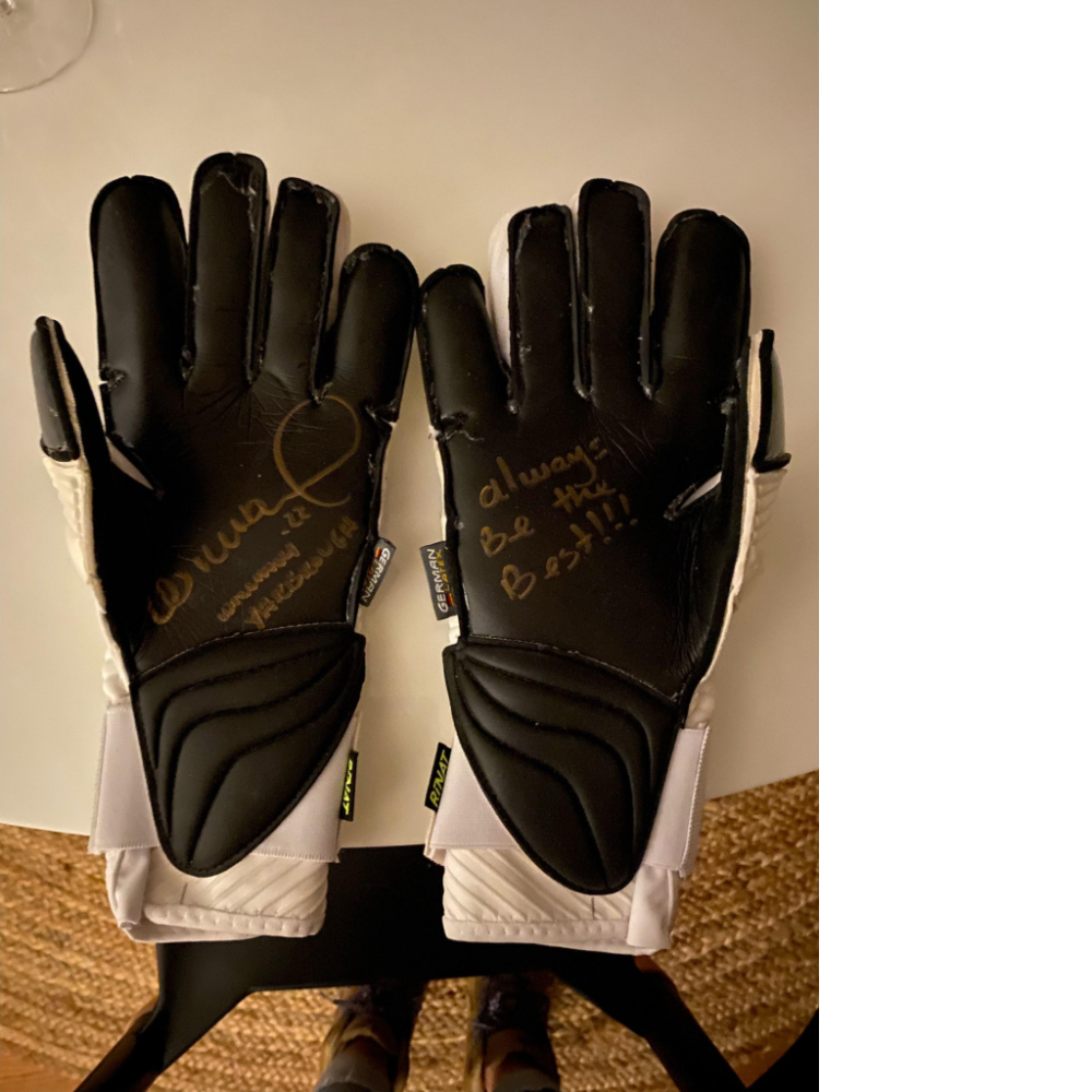 William Yarbrough Signed Goalie Gloves 
