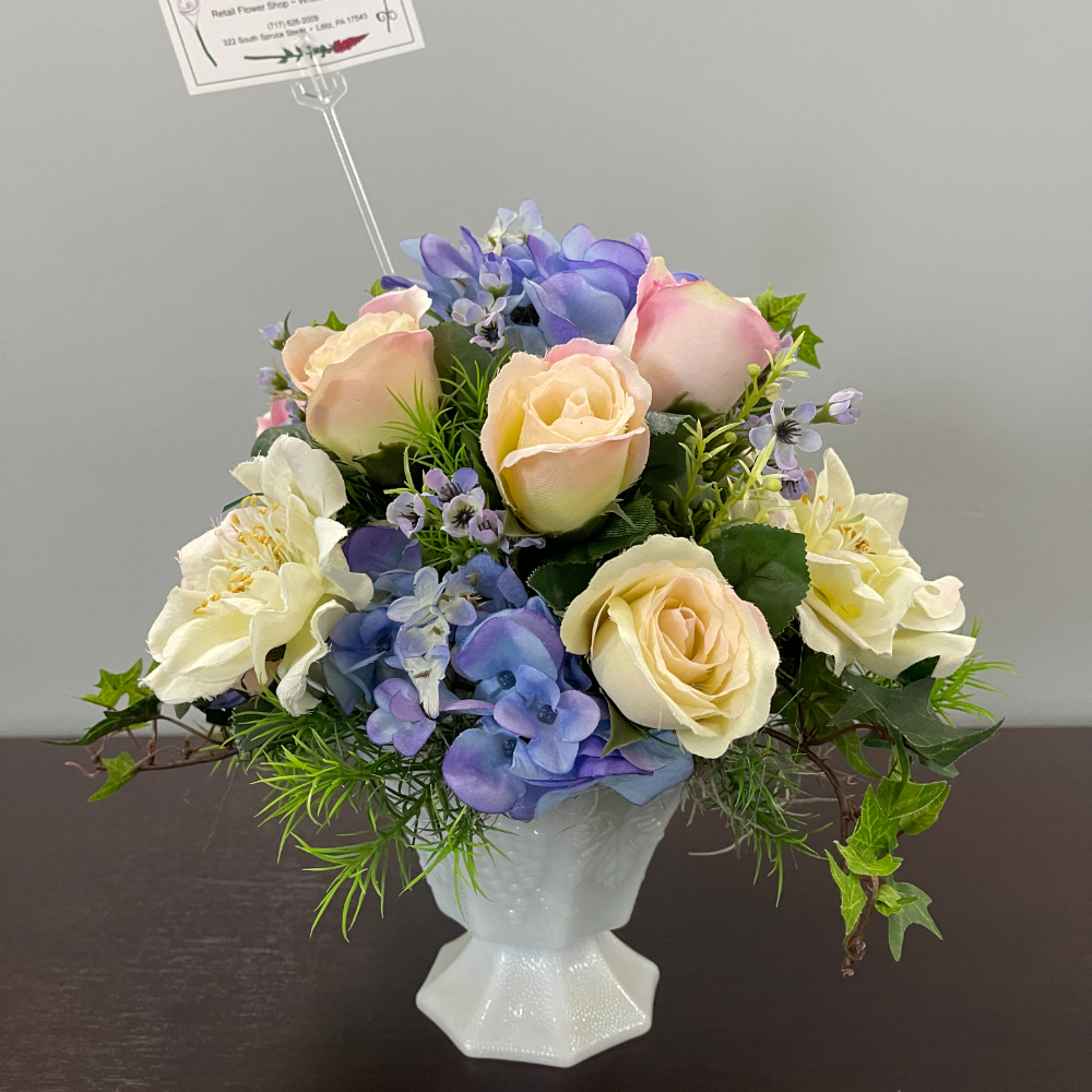 Pretty Floral Arrangement with Peach Roses and Hydrangeas