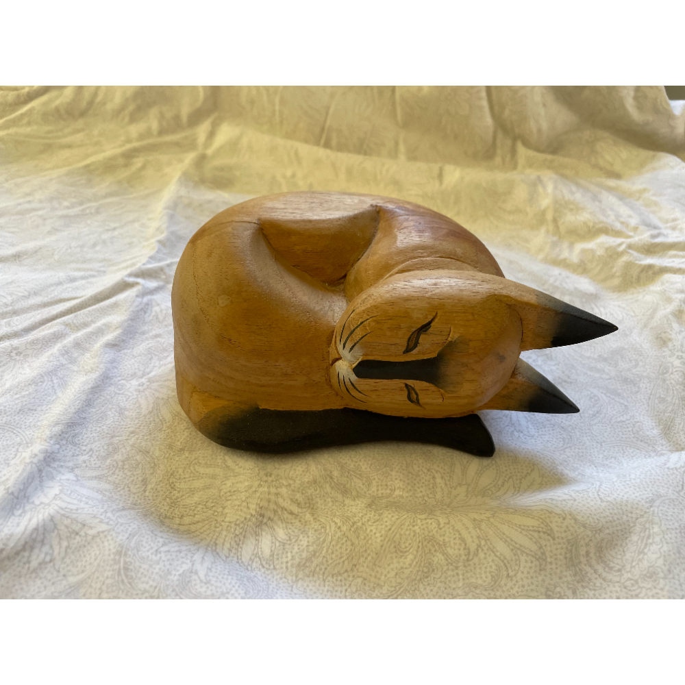 Wooden curled up kitty