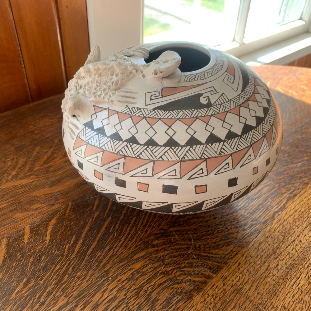 Mata Ortiz Pottery by Celia Lopez Handbuilt Handetched Lizard Pot