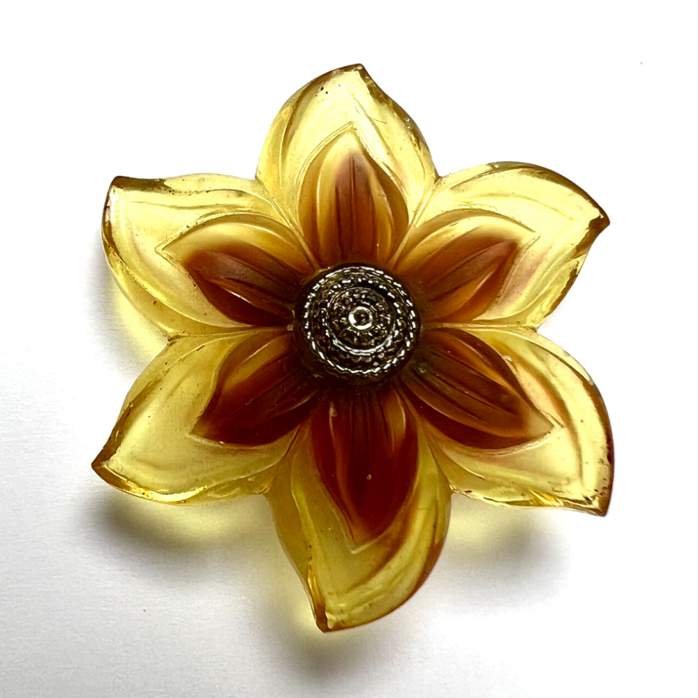 A 20th c. glass flower button.