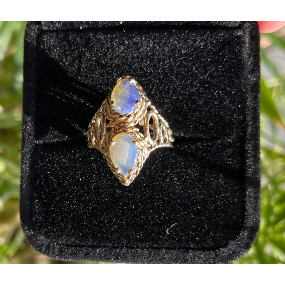14k gold ring with clear opals