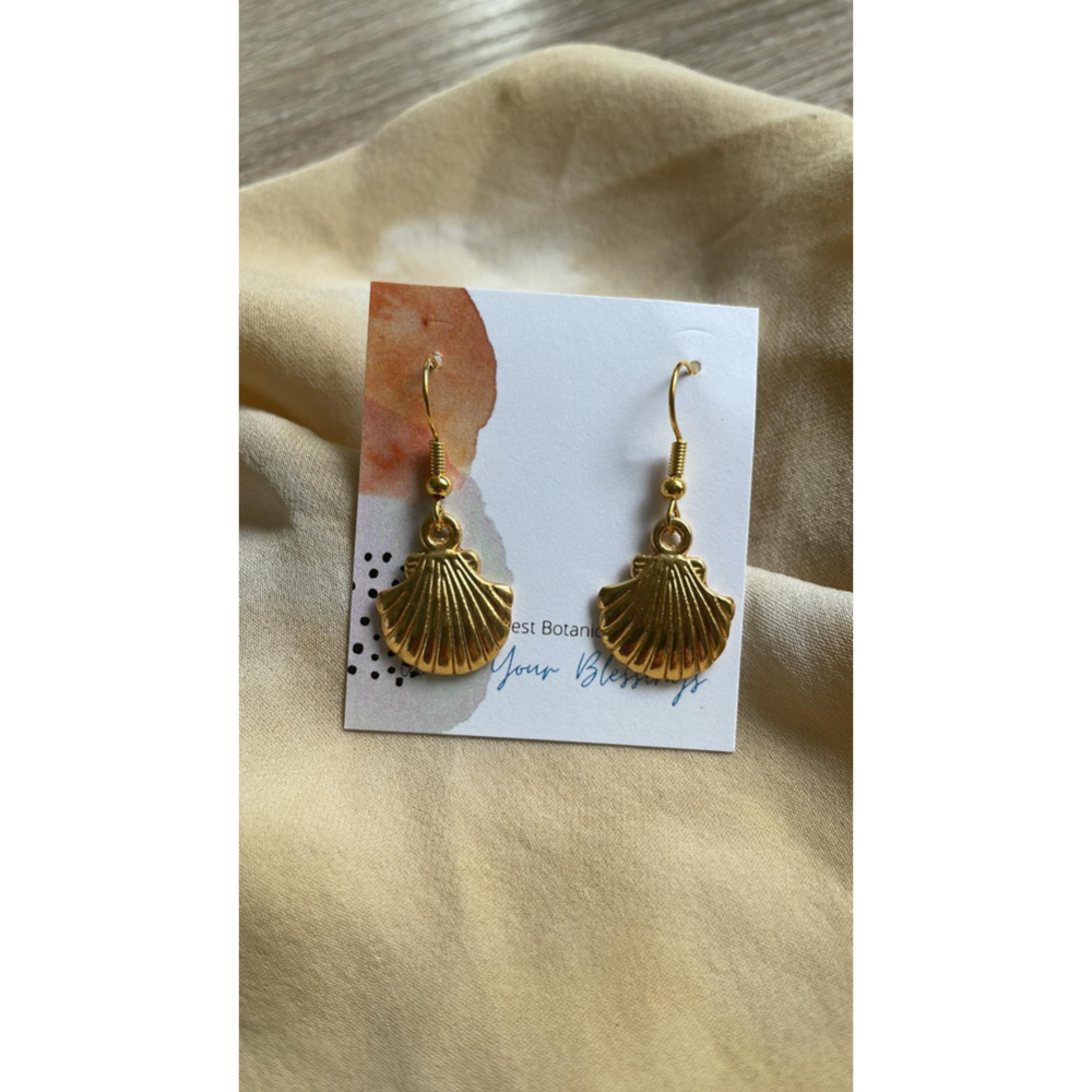 Shell Dangle Earrings 