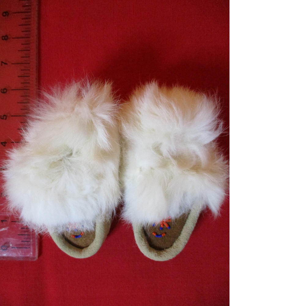 Child's leather suede with rabbit fur and beading size 4 moccasin (never worn)