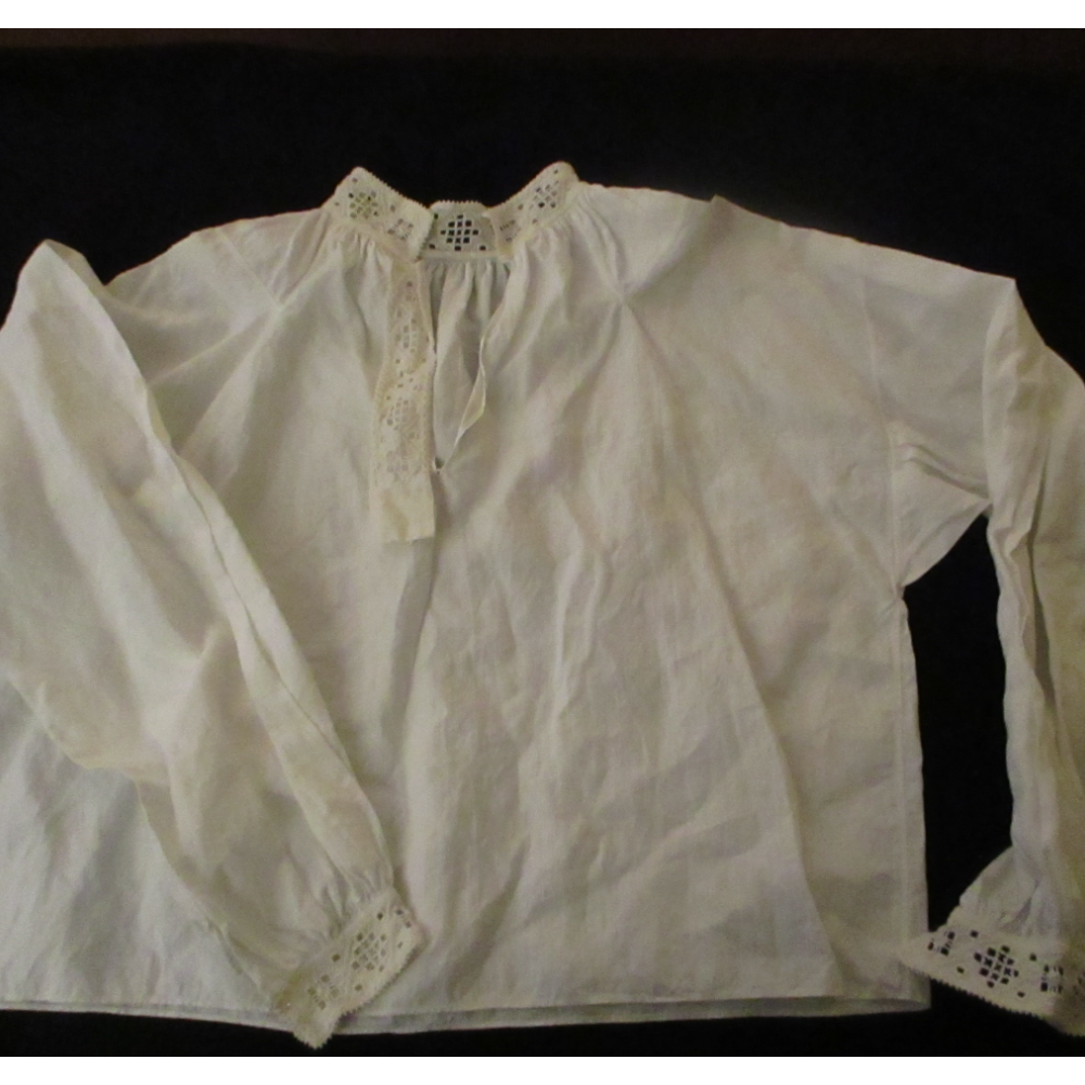 Beautifully made Hardanger bunad blouse--linen