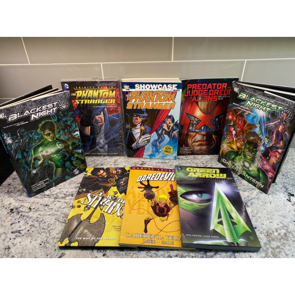 Mixed DC and Marvel Heros Graphic Novels